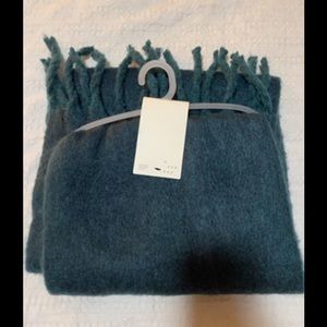 NWT blue/green blanket scarf